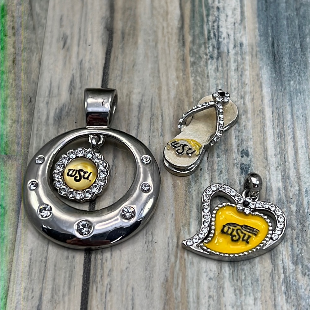 ⭐️Wichita State University WSU 3 piece charm pendant set